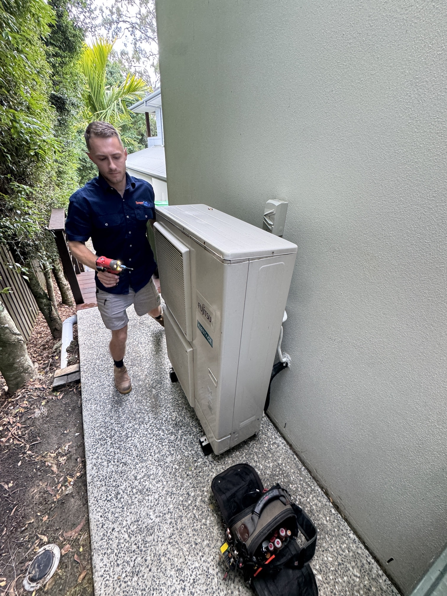 Fujitsu error code 11 Gold Coast technician testing outdoor unit communication fault